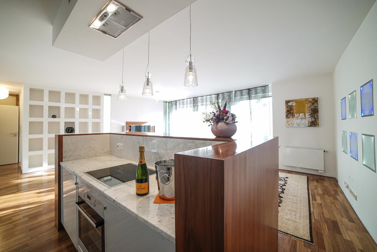 Apartament Myhouse 28. Rijna Praga